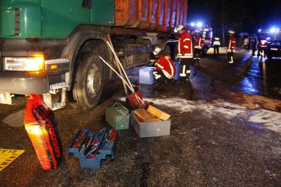Dietlingen: Pkw kollidiert mit LKW 